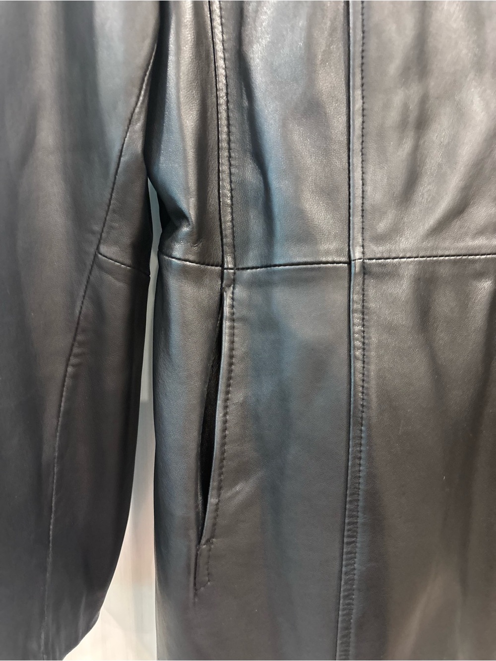 Danier Women’s Genuine Leather car coat zip out liner size Small - Picture 2 of 13